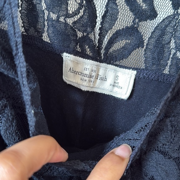 Abercrombie & Fitch Blue Cropped Lace Tank Top - Picture 3 of 4